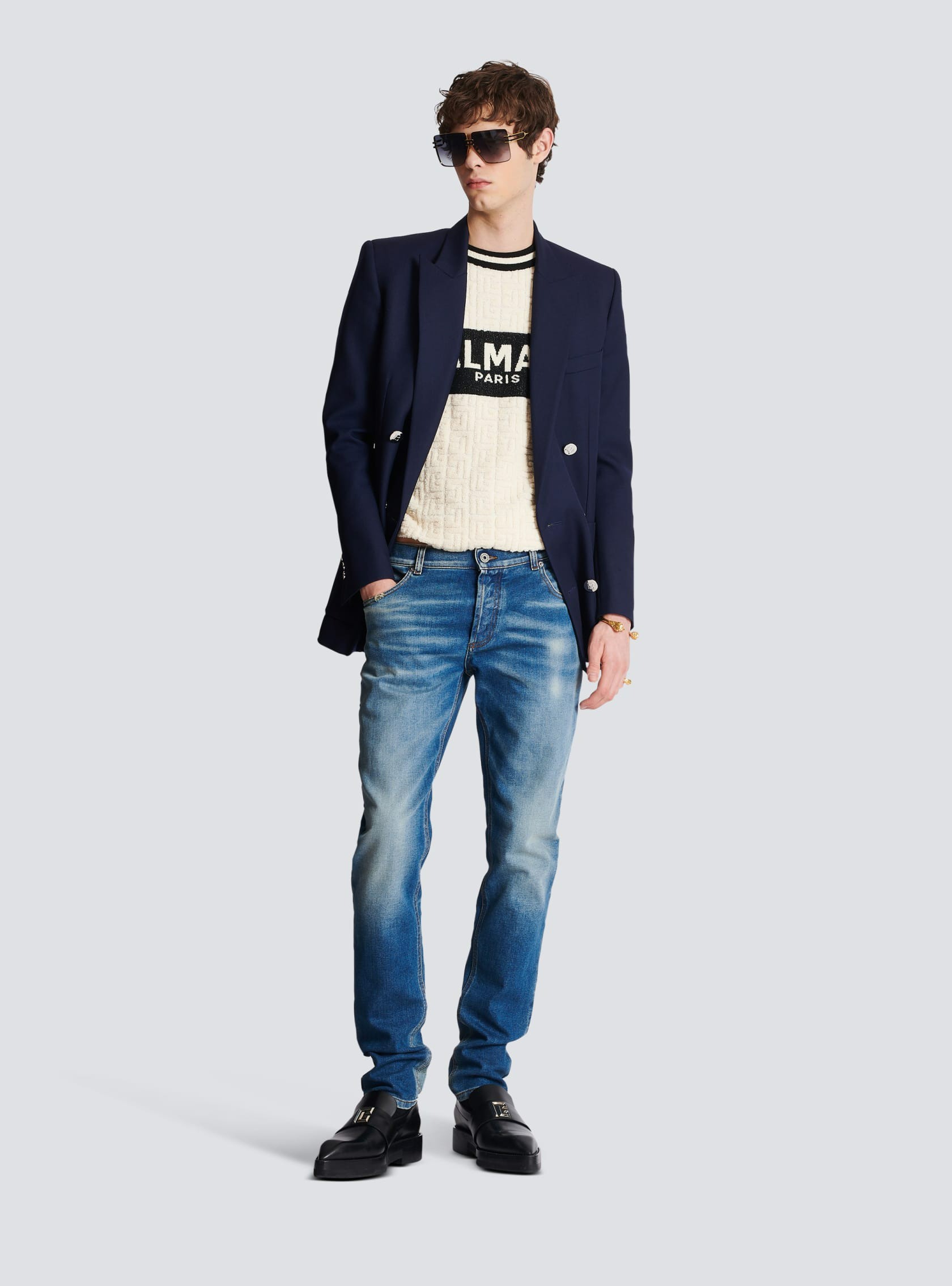 Quần jeans phom ôm wash bạc