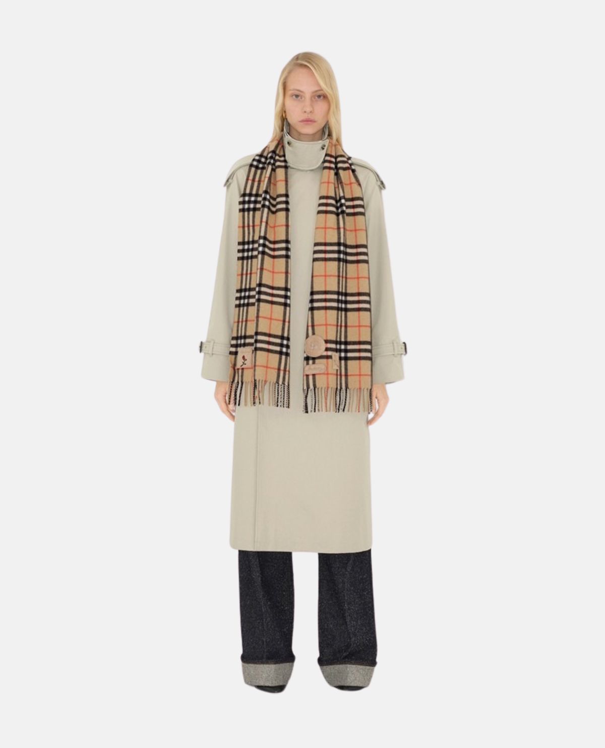 Khăn cashmere họa tiết Burberry Check phối huy hiệu