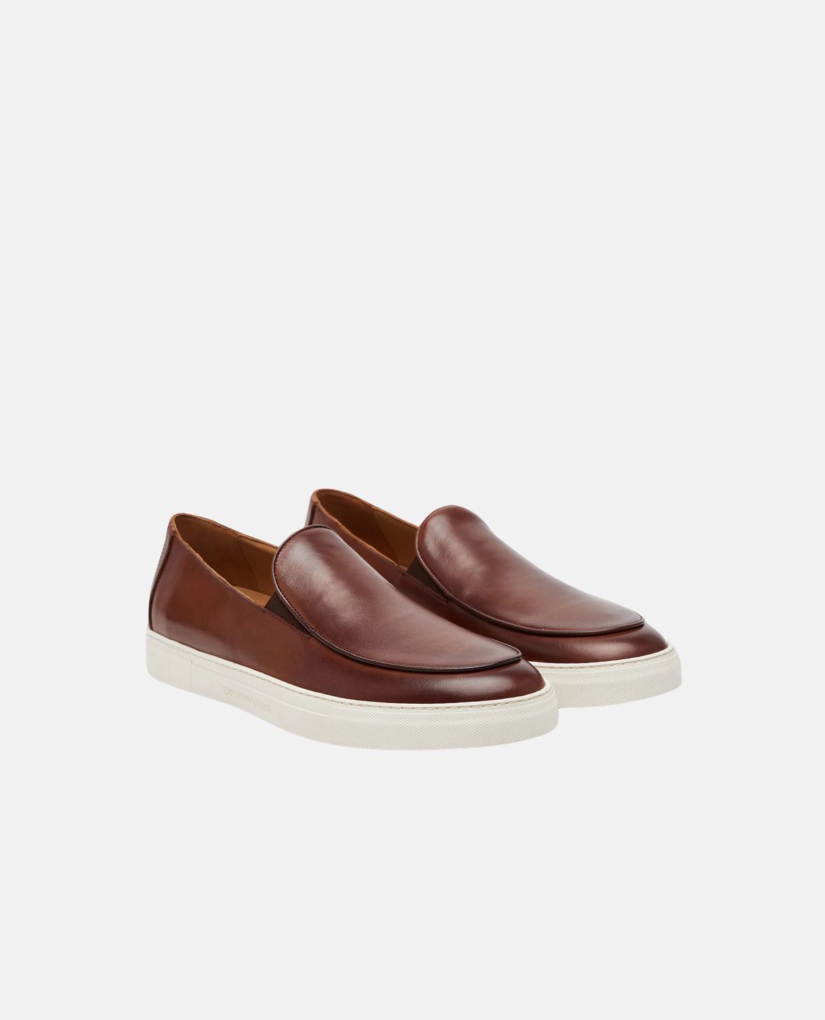 Giày slip-on da mũi tròn