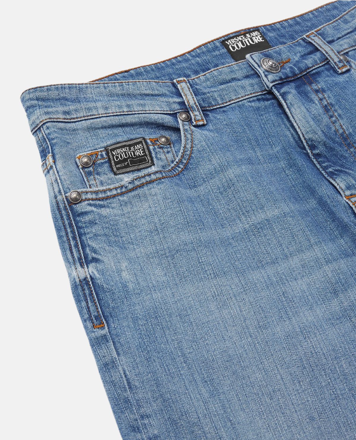 Quần jeans slim-fit phối patch V-Emblem