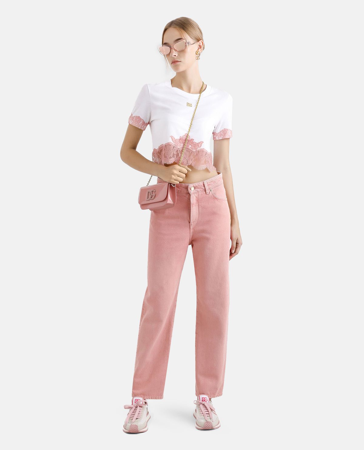 Quần jeans phối tag logo
