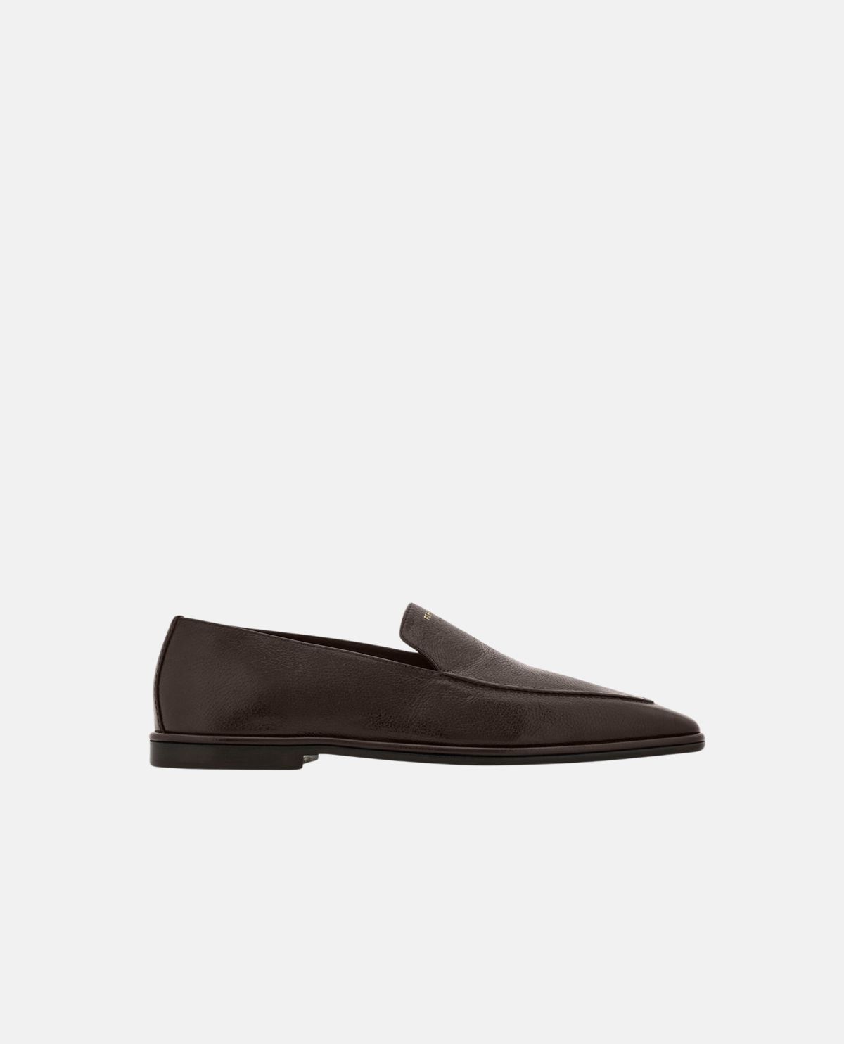 Giày loafer mũi vuông phối logo
