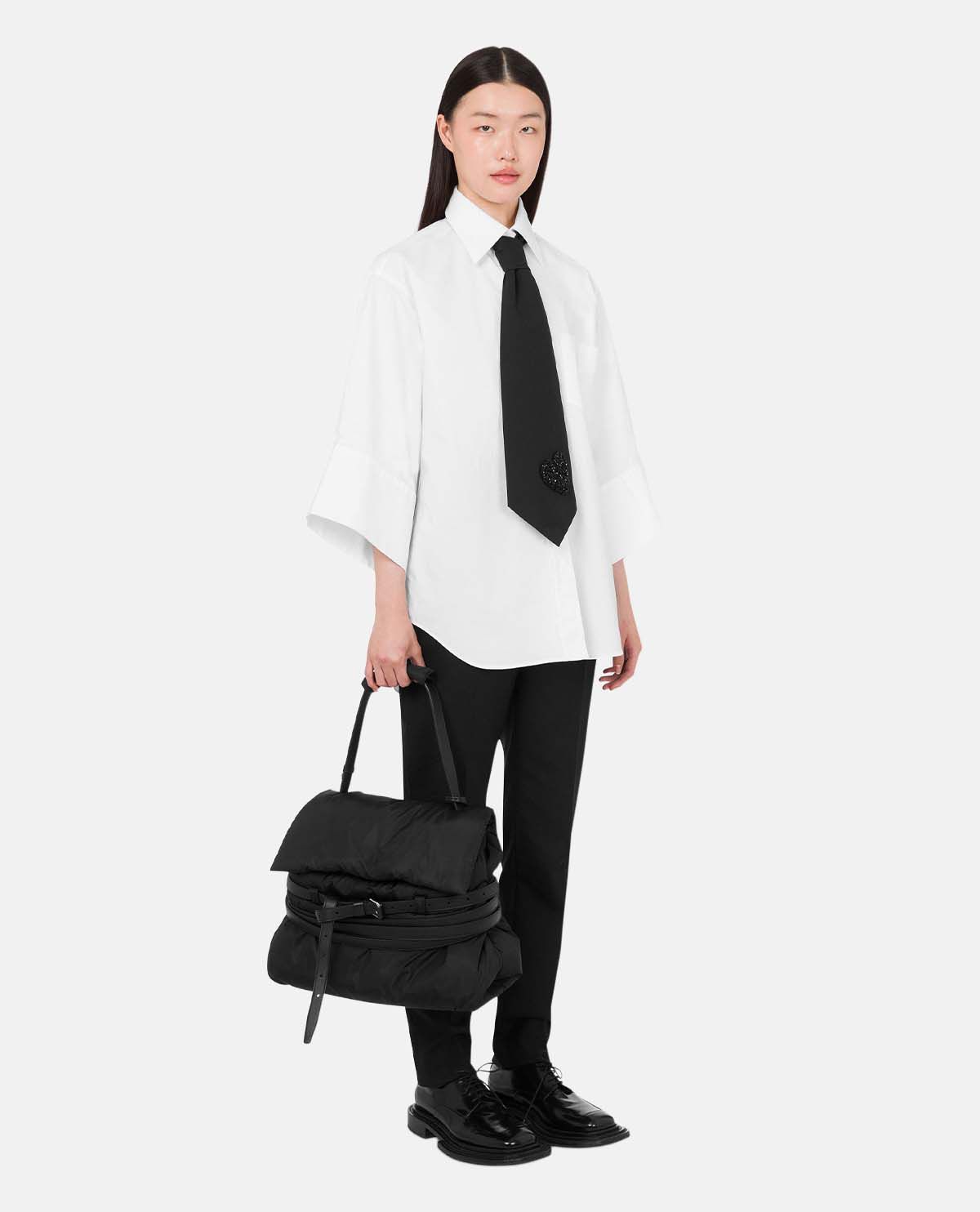 Túi xách tay Moschino Tie Me cỡ trung