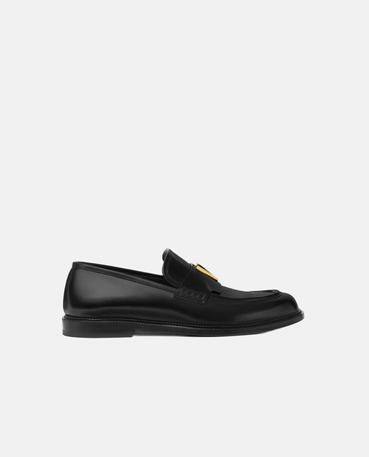 Giày loafer da phối logo chữ V