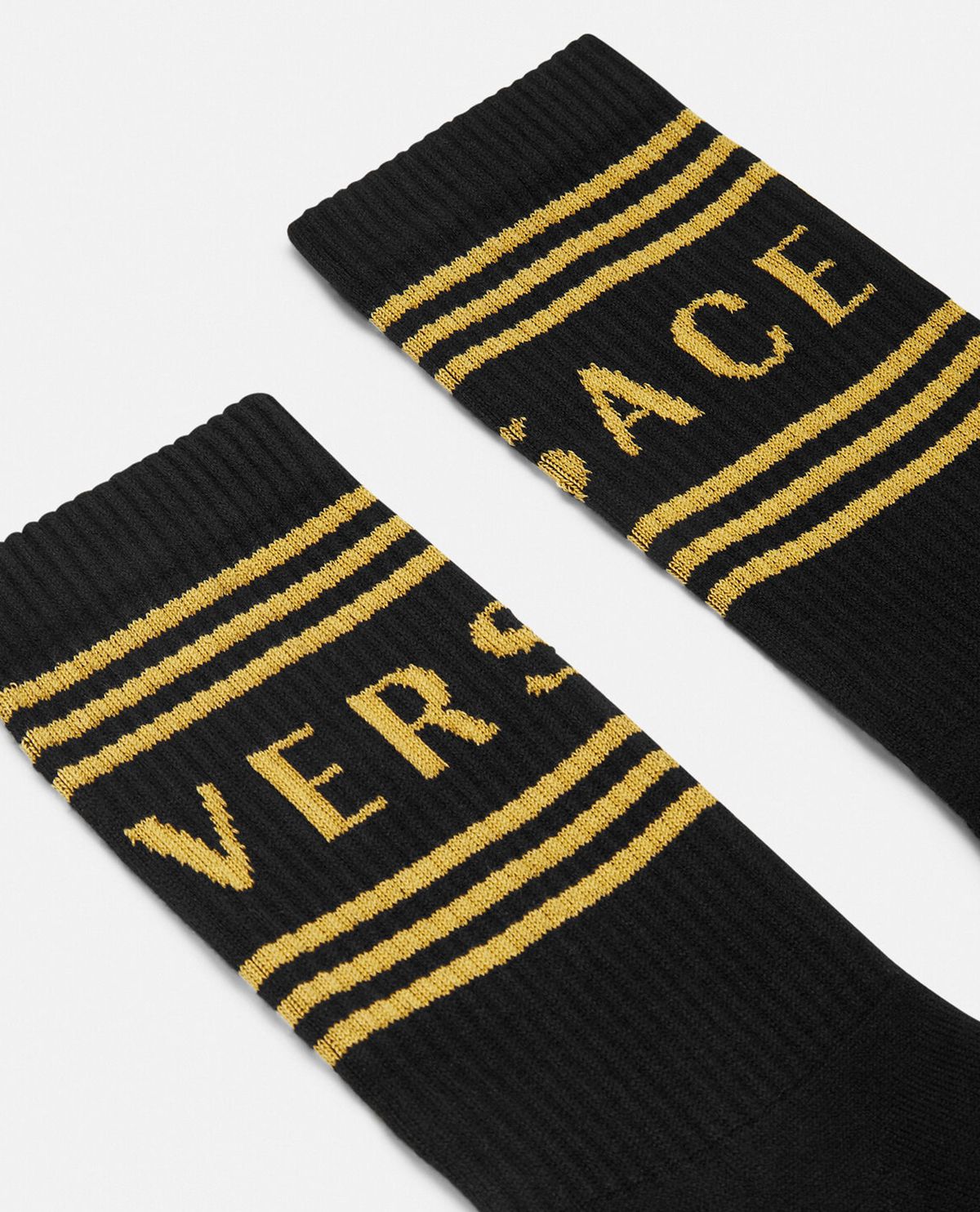 Bộ 2 vớ cao cổ phối logo 90s Vintage