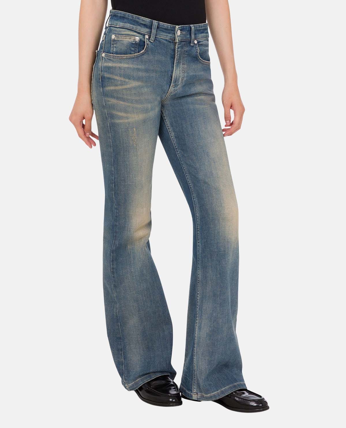 Quần jeans ống loe