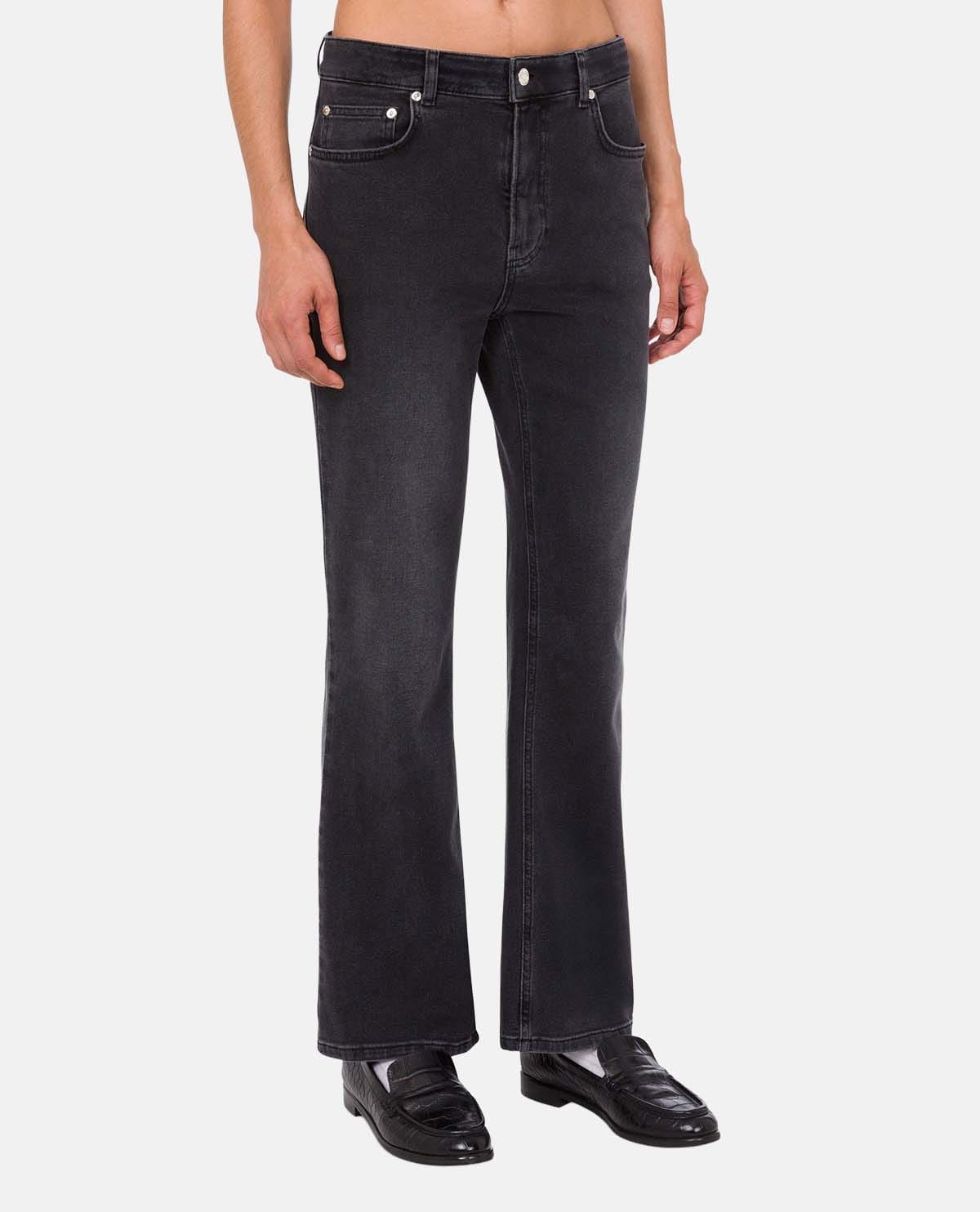 Quần jeans ống loe phối patch logo