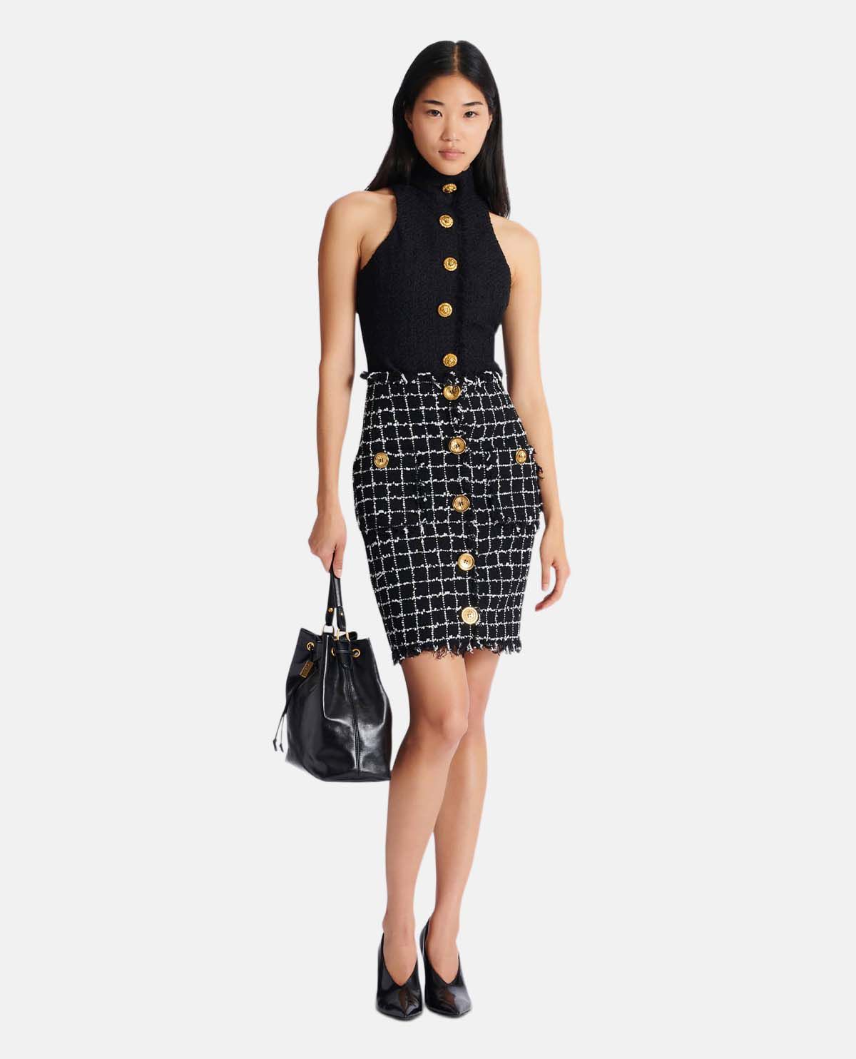 Chân váy tweed dáng bút chì phối khuy