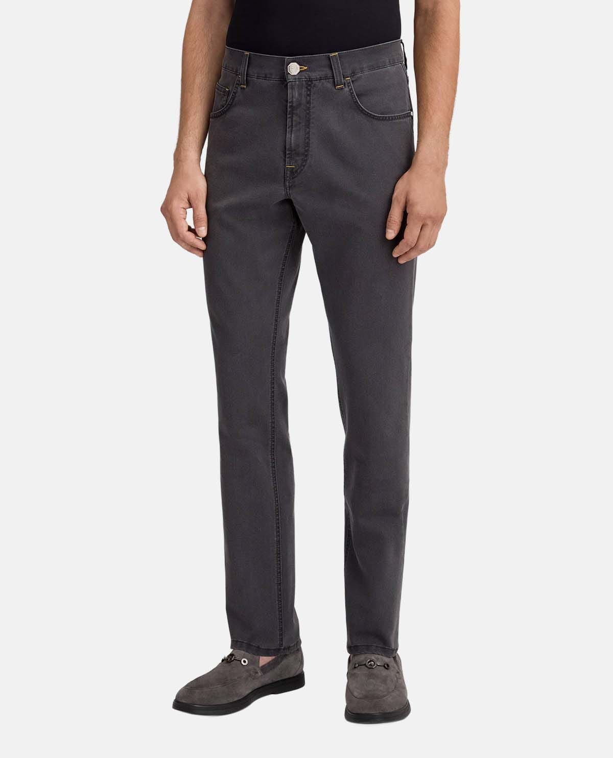 Quần jeans ống đứng phối logo