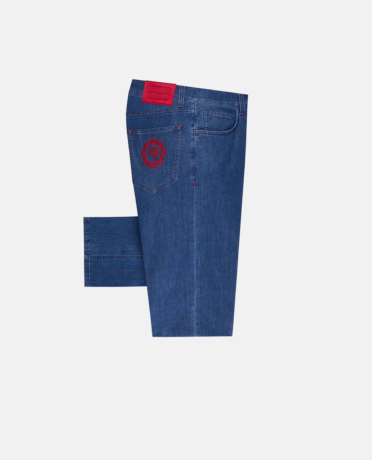Quần jeans ống đứng phối logo
