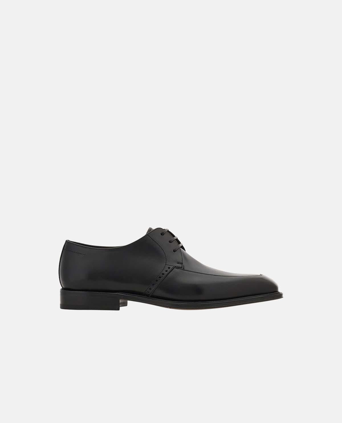 Giày derby cổ điển