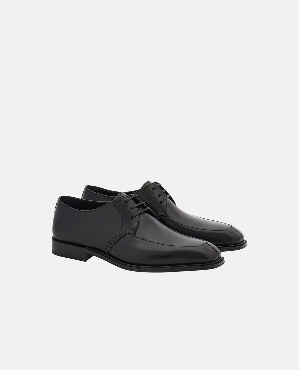 Giày derby cổ điển