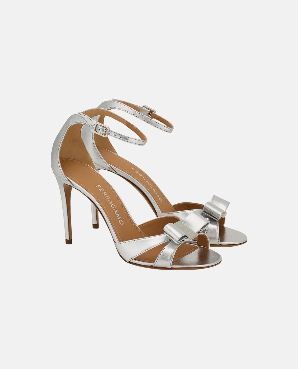 Giày sandal cao gót đính nơ Vara