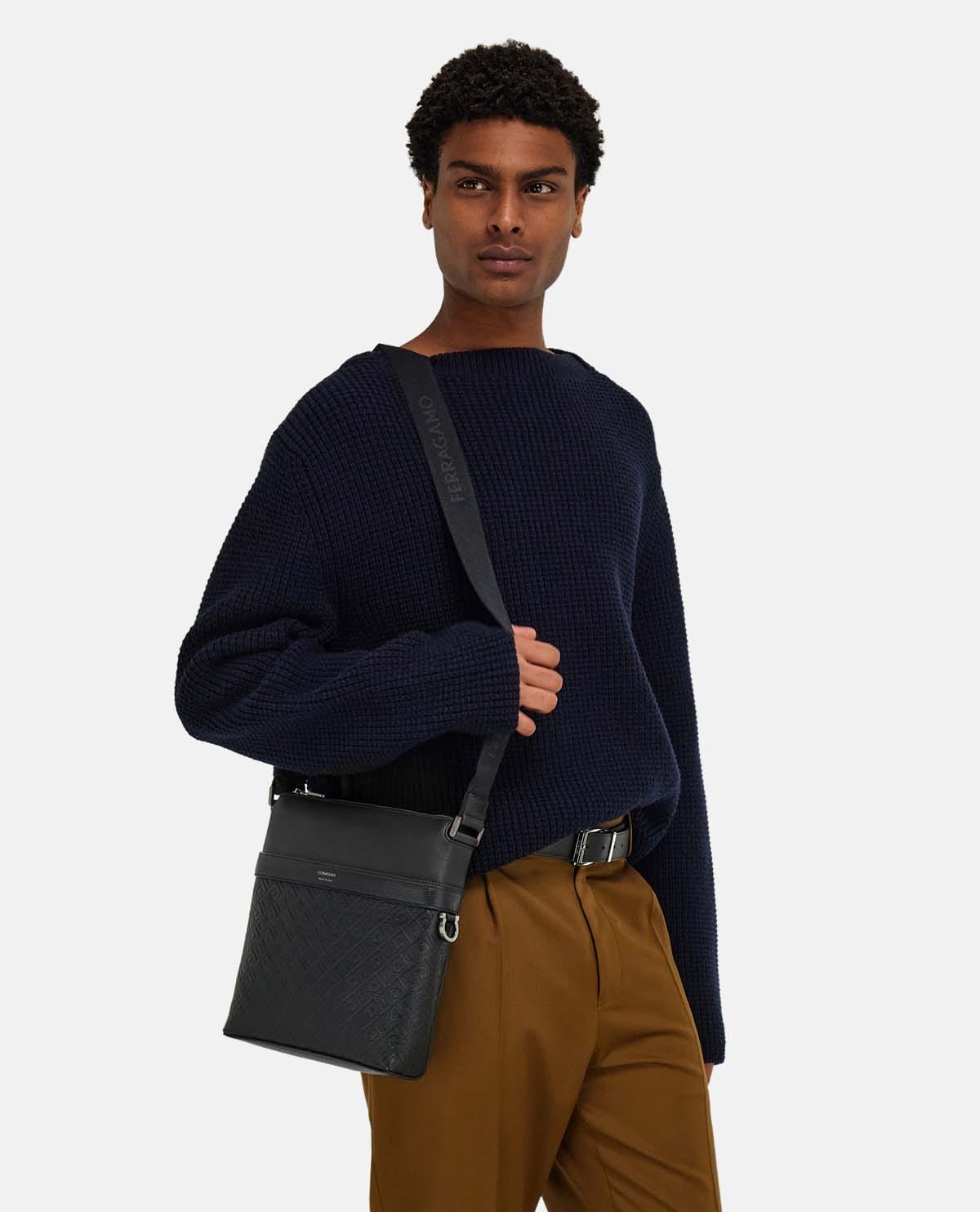 Túi messenger họa tiết Ferragamo Monogram
