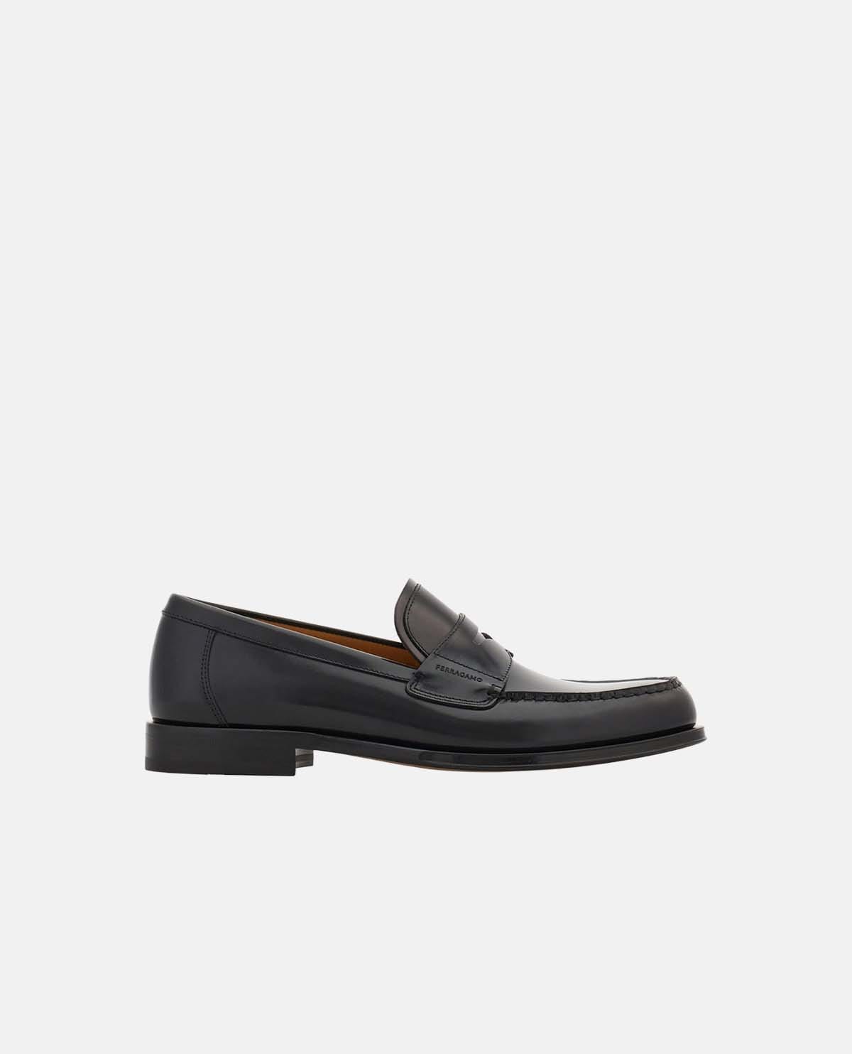 Giày penny loafer phối logo