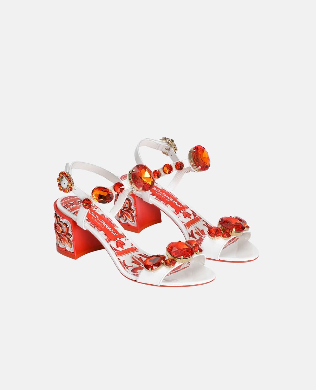 Giày sandal cao gót thêu họa tiết