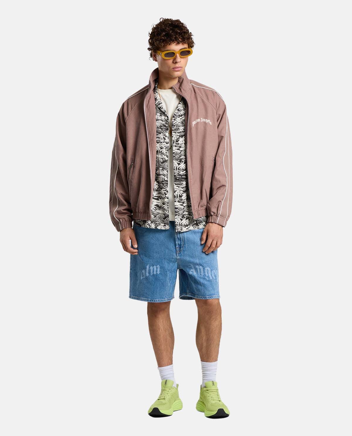 Quần shorts denim dáng rộng phối logo curved