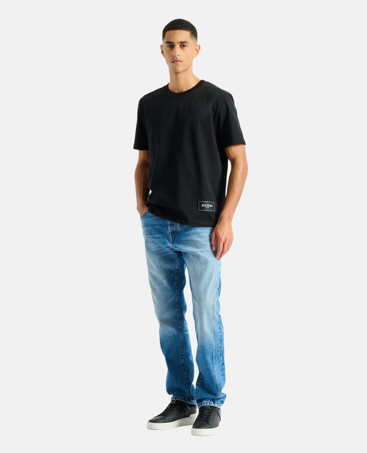 Quần jeans ống suông