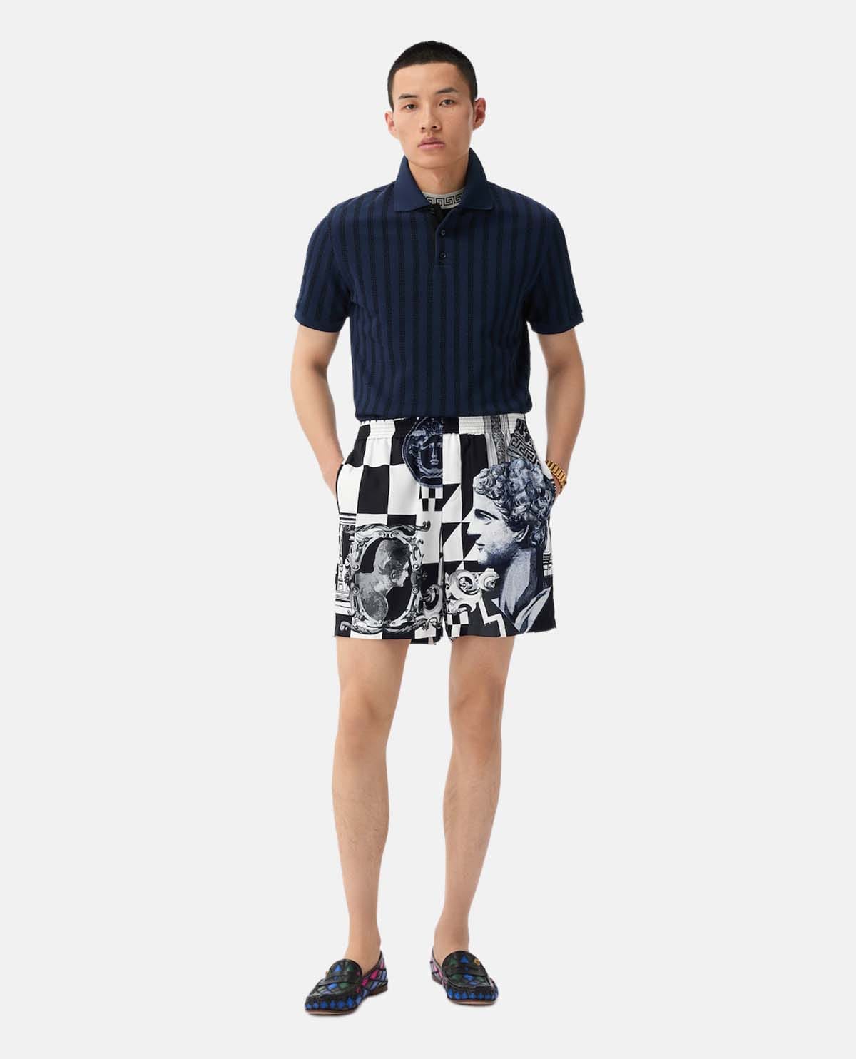 Quần short lụa họa tiết Medusa Collage