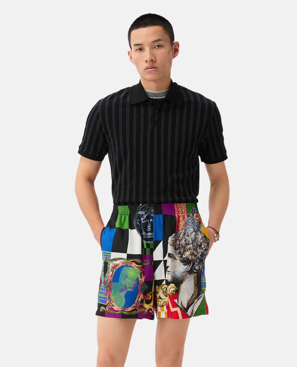 Quần short lụa họa tiết Medusa Collage